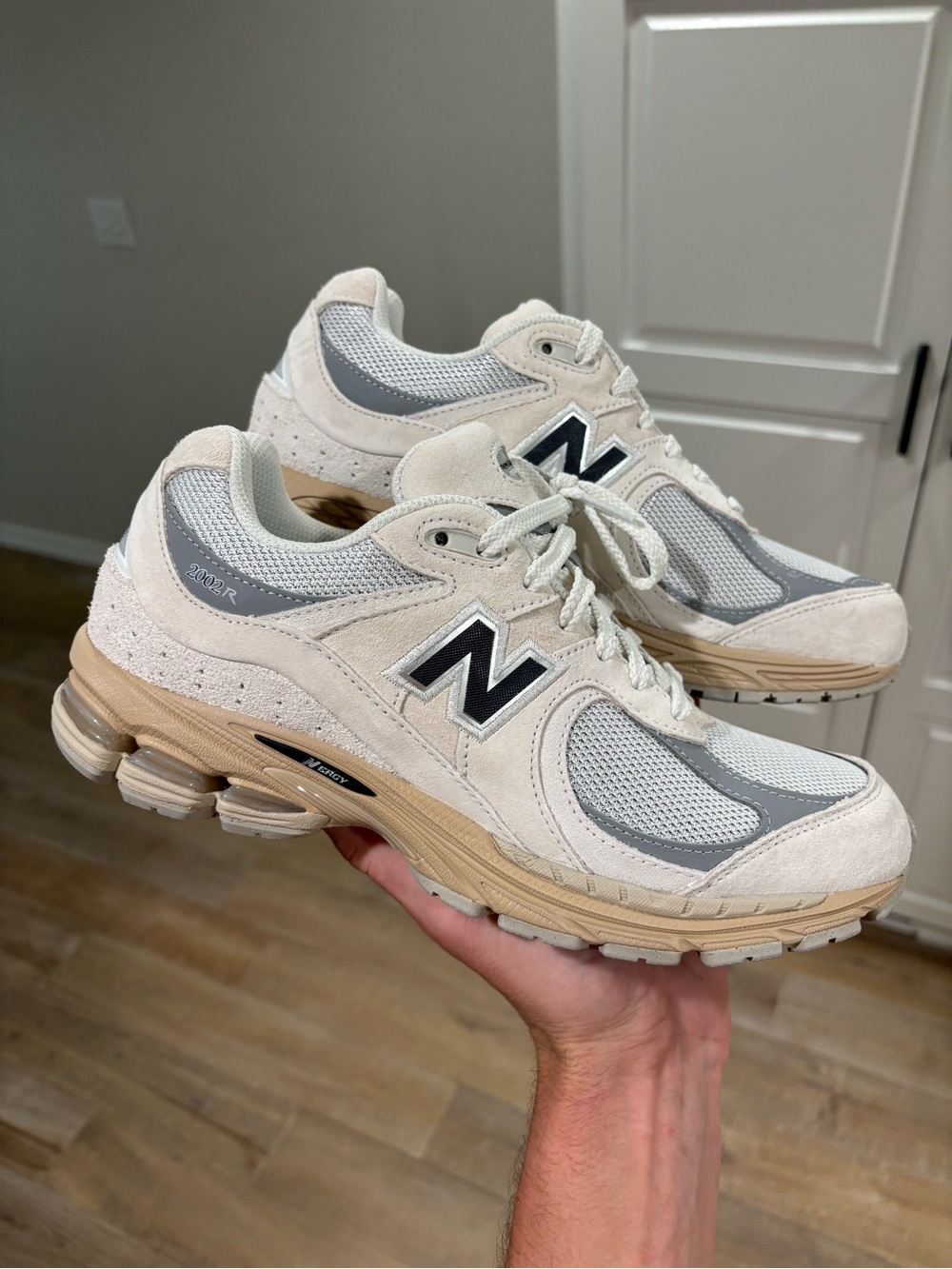 New Balance 2002R Linen Raincloud Men’s Size 8.5 Suede Sneakers NEW! U2002RJ